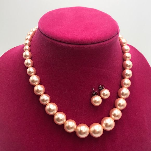Blush Peachy Pink pearl necklace and stud earring set - Picture 2 of 6